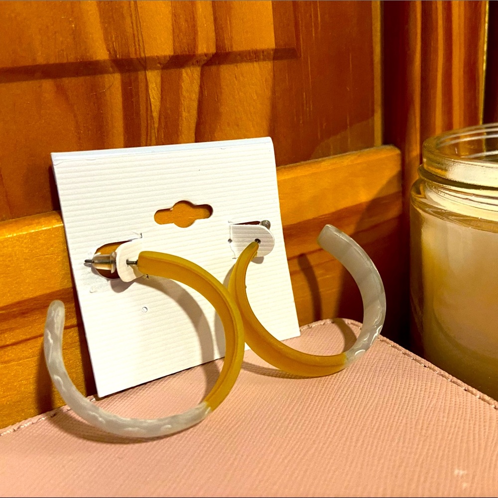 Moda Clothing Acrylic Cuff Hoop Earrings